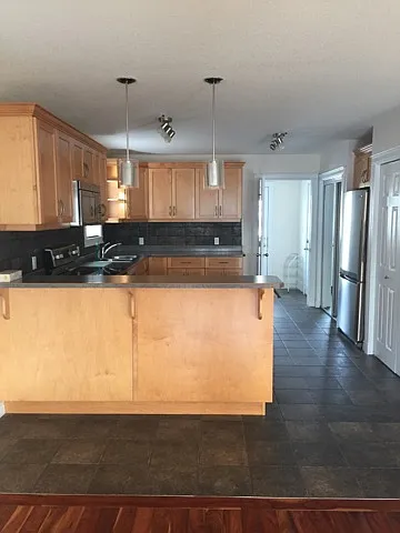 Building Photo - 112 Warbler Ave #112