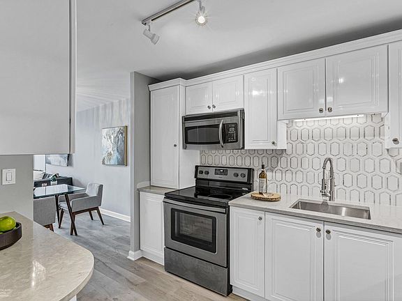 4th image of 1660 N Lasalle St #209
