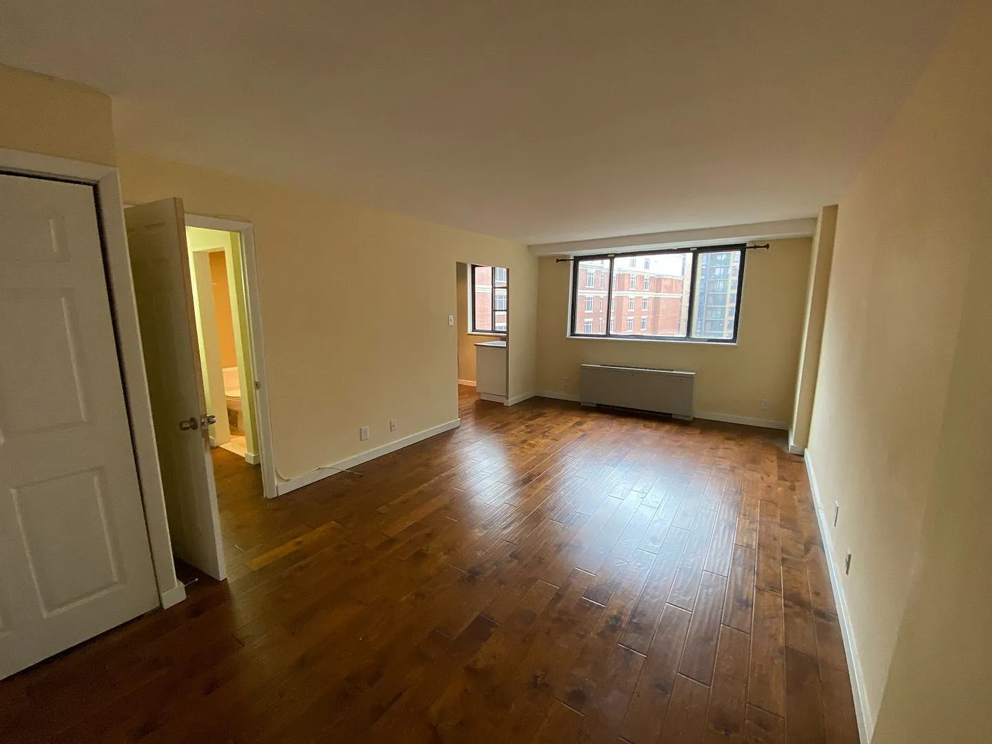 Superb studio with great kitchen roof top pool in Logan Circle! Utilities Included! — Photo 2