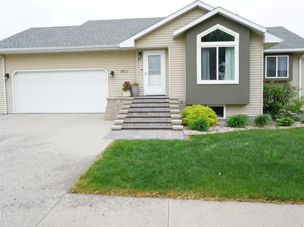 1812 7th St NE, Watertown, SD 57201