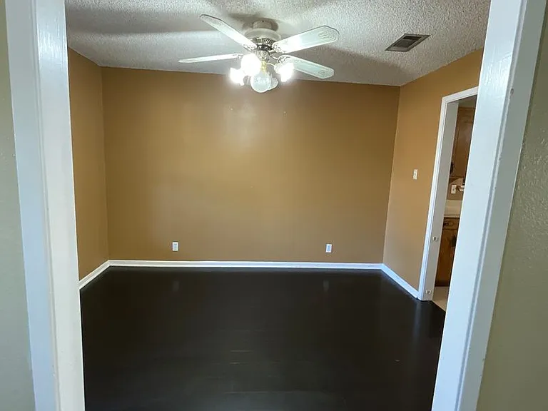 213 Old Oak Ln — Photo 5