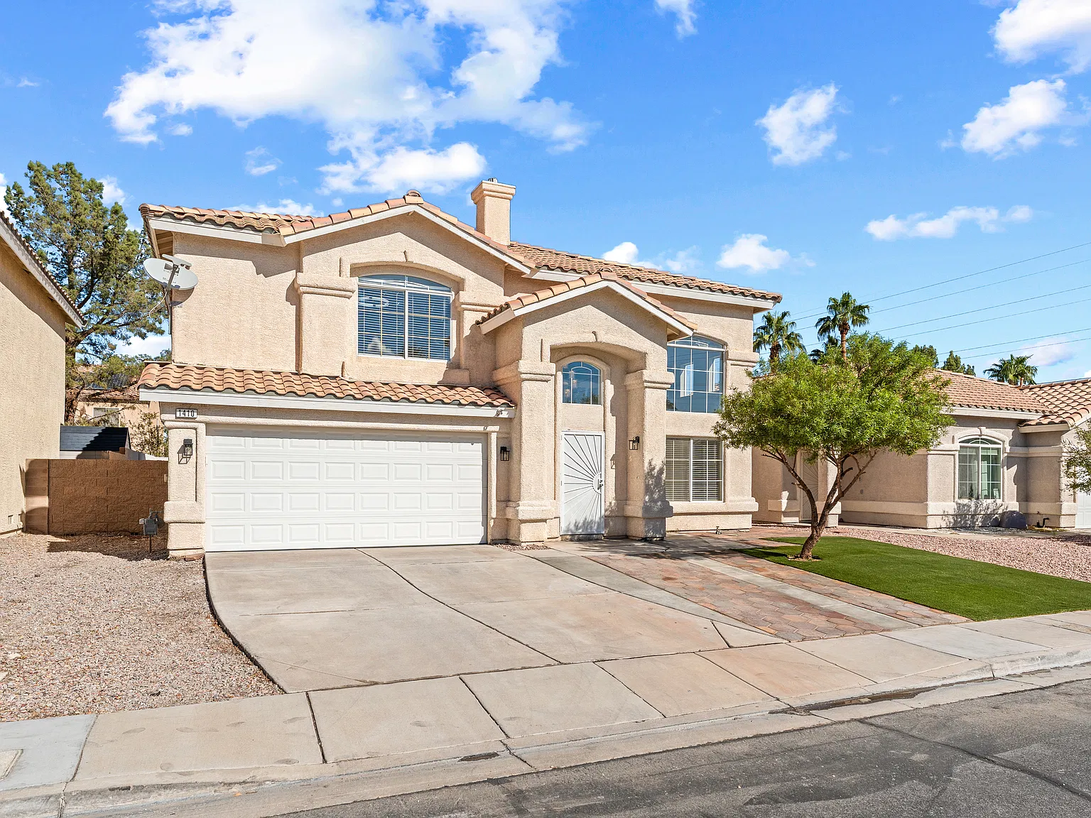 3 bed, 2.5 bath, 1698 sqft, $2,375 — Photo 2