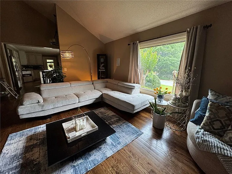 290 Francyne Ct — Photo 5
