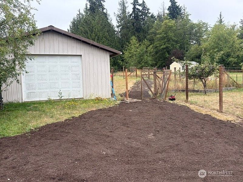 2nd image of 402 Parrish Road
