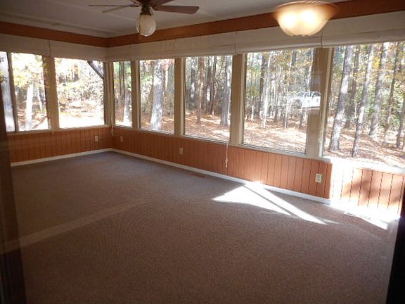 4th image of 8003 Royal Dr