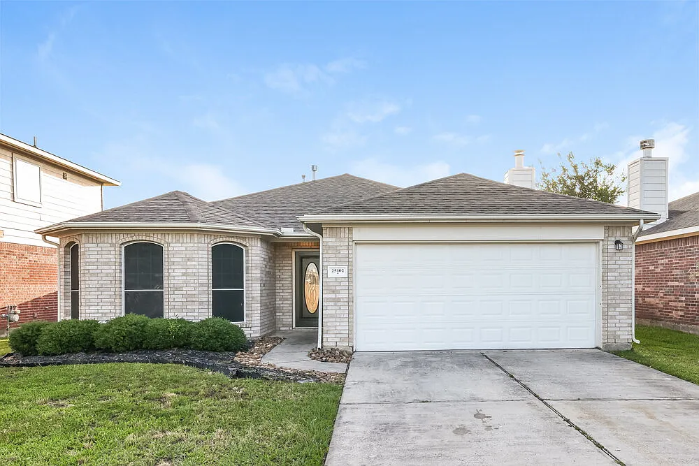 3 bed, 2.0 bath, 1576 sqft, $2,480 — Photo 1