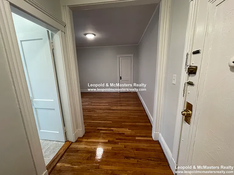 Gorden St Apartments — Photo 30