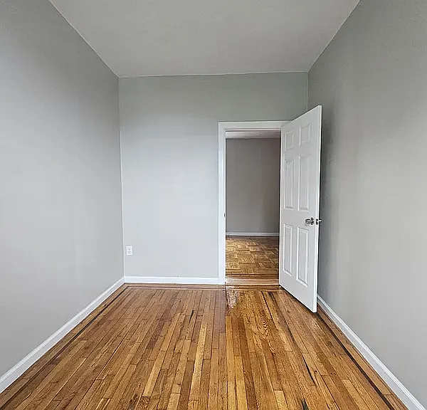 32-52 41st St #4C — Photo 7