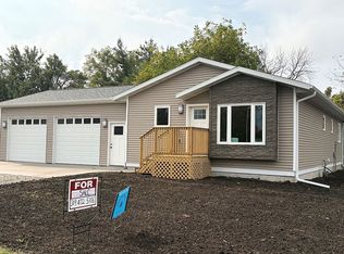 103 North St, Center Point, IA 52213