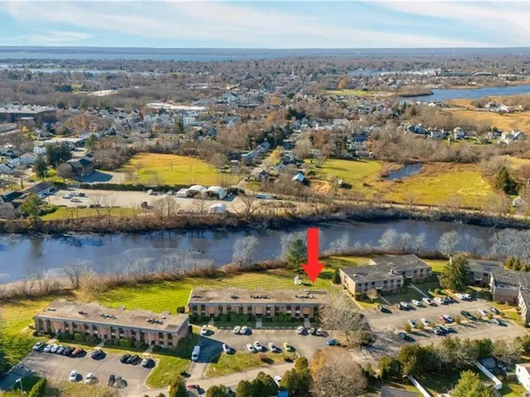 510 Child St APT 204C, Warren, RI 02885