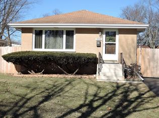 590 Dawes Ave, Glen Ellyn, IL 60137