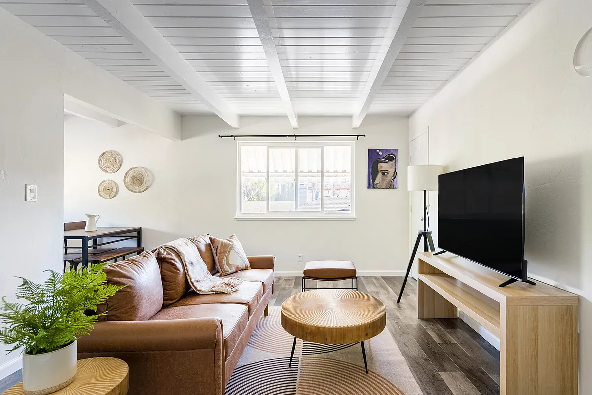 Building Photo - 2312 Bonar St #B