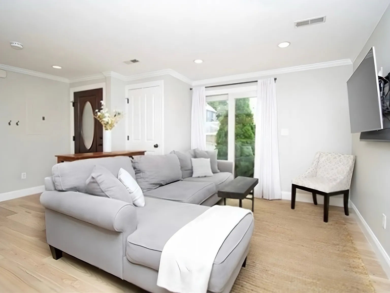 2 bed, 981 sqft, $3,000 — Photo 3