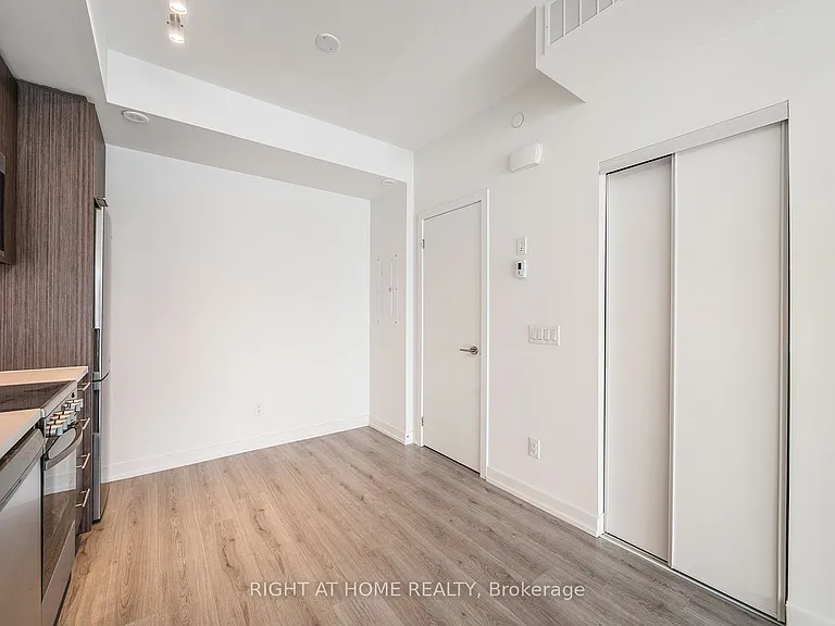 260 Finch Ave E #4 — Photo 8