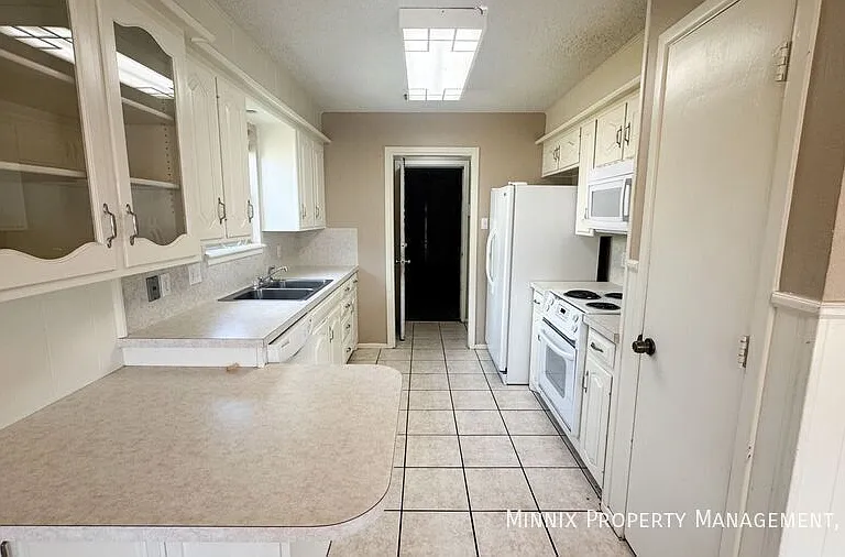 7820 Vernon Ave — Photo 6