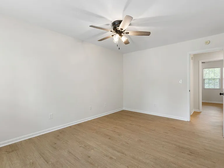 270 Fleming Rd #B — Photo 16
