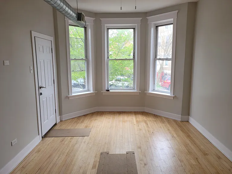 2346 S Sacramento Ave #2F — Photo 2