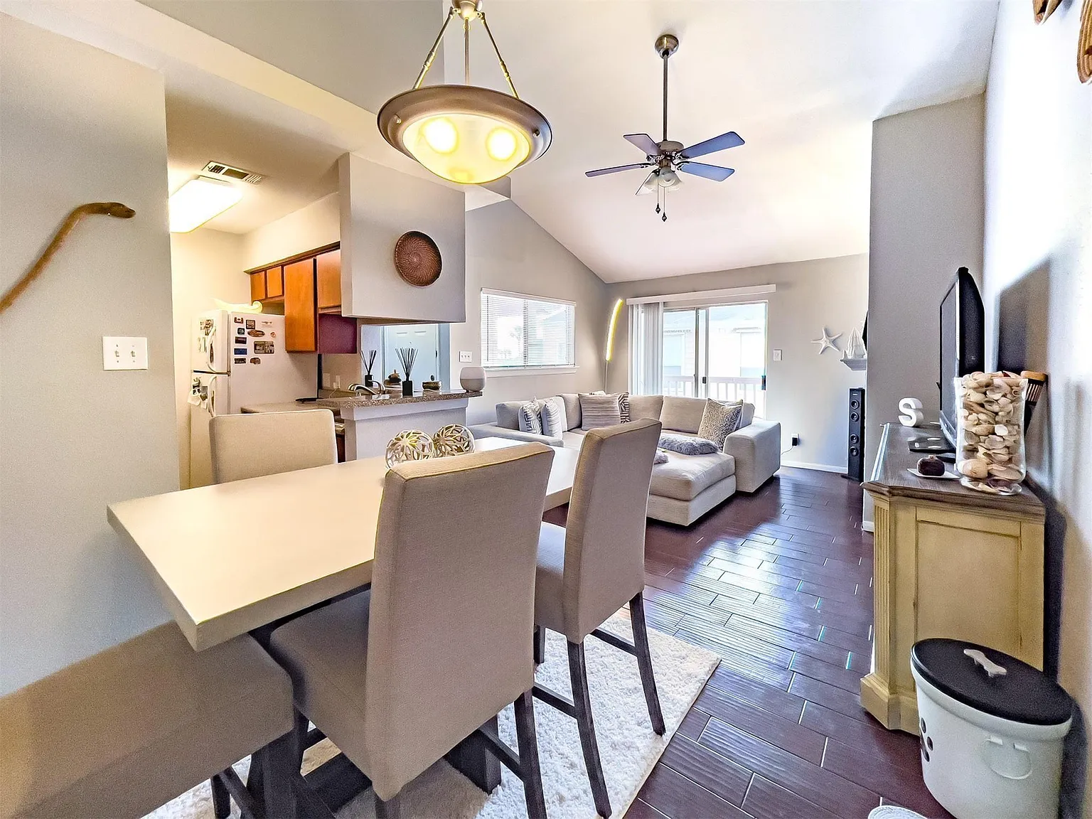 1 bed, 1.0 bath, 732 sqft, $1,400 — Photo 3