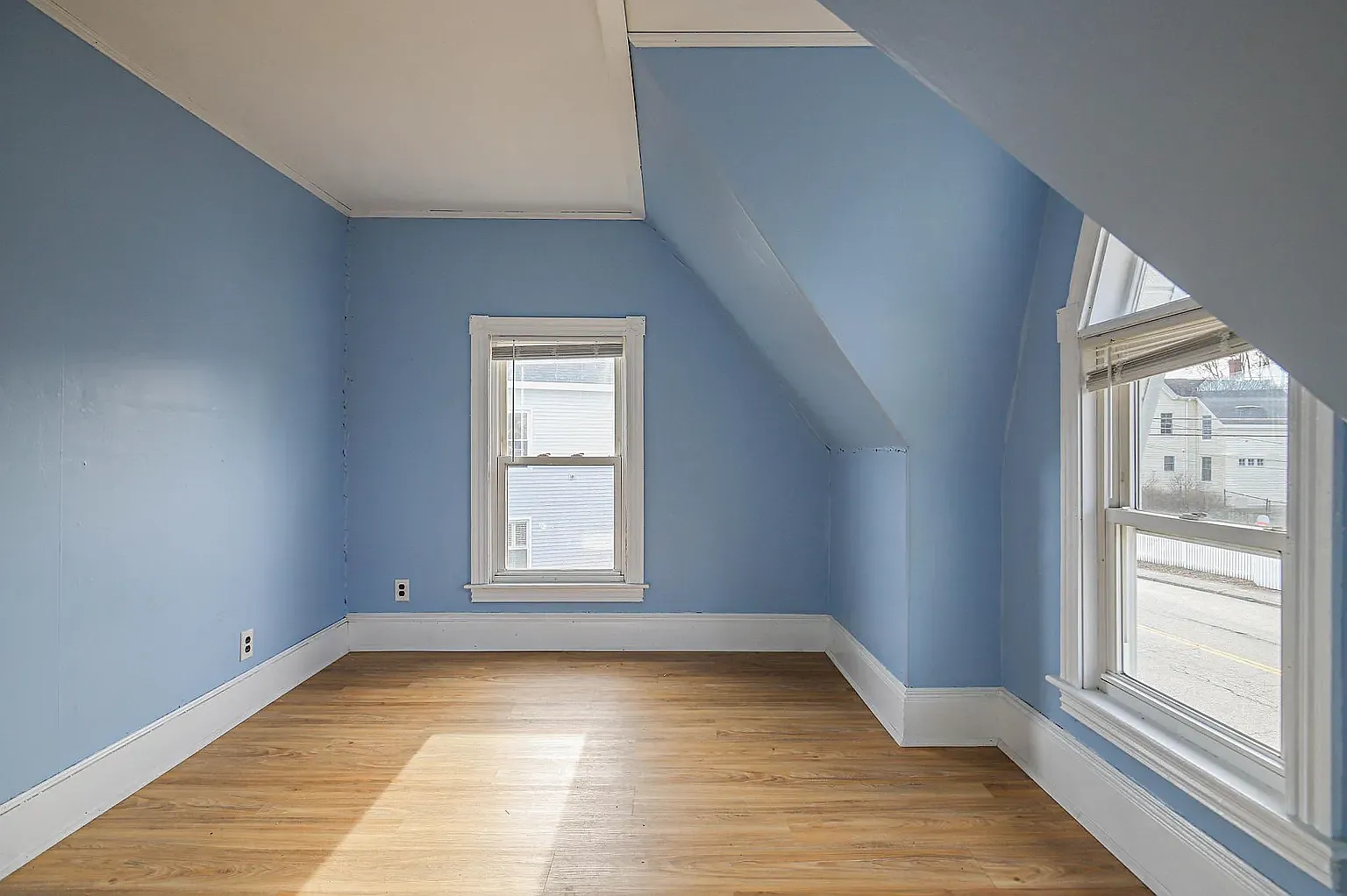 376 Preble St — Photo 4