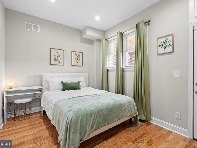 2219 E Chase St — Photo 16