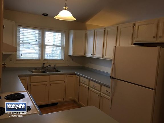 4th image of 921 Babcock St APT 9