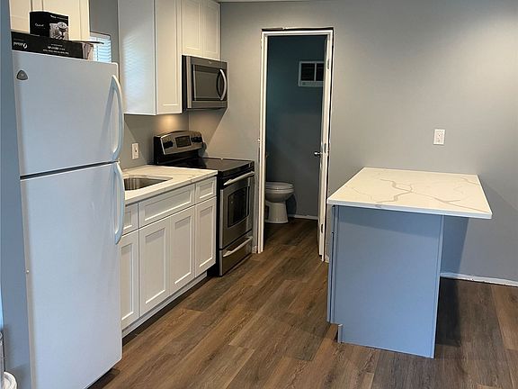 3rd image of 30 Carman St