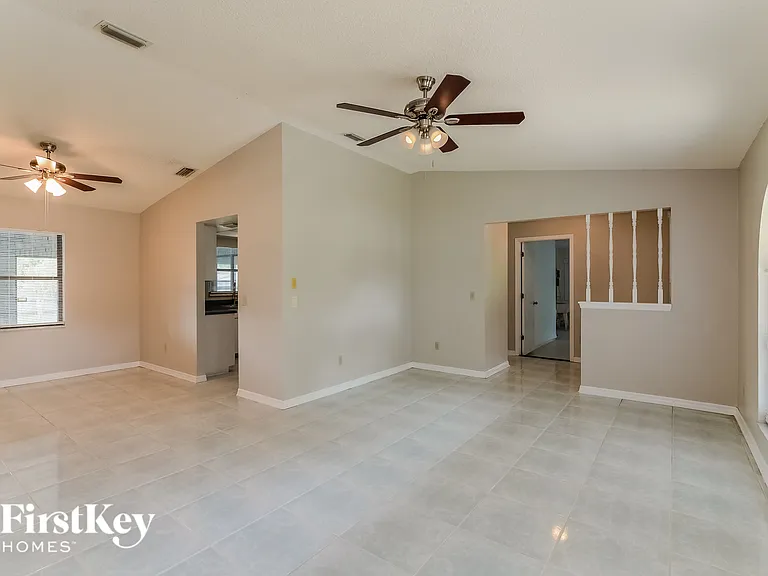 558 Murphy Ave — Photo 4