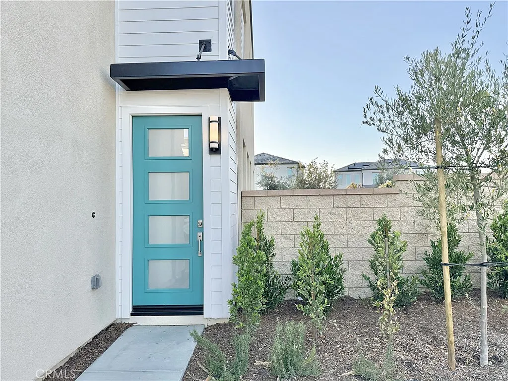 3 bed, 2.5 bath, 1590 sqft, $3,600 — Photo 2
