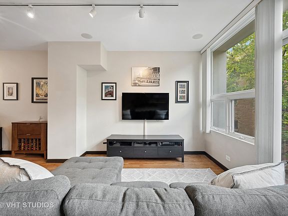 4th image of 2826 N Talman Ave APT G