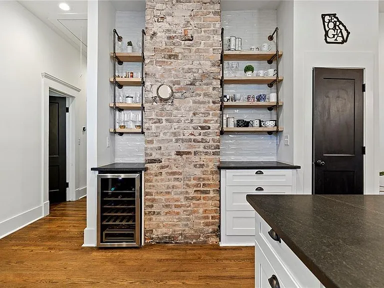 563 Parkway Dr NE — Photo 7
