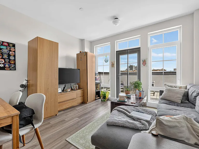 270 Sullivan Pl #7B — Photo 2