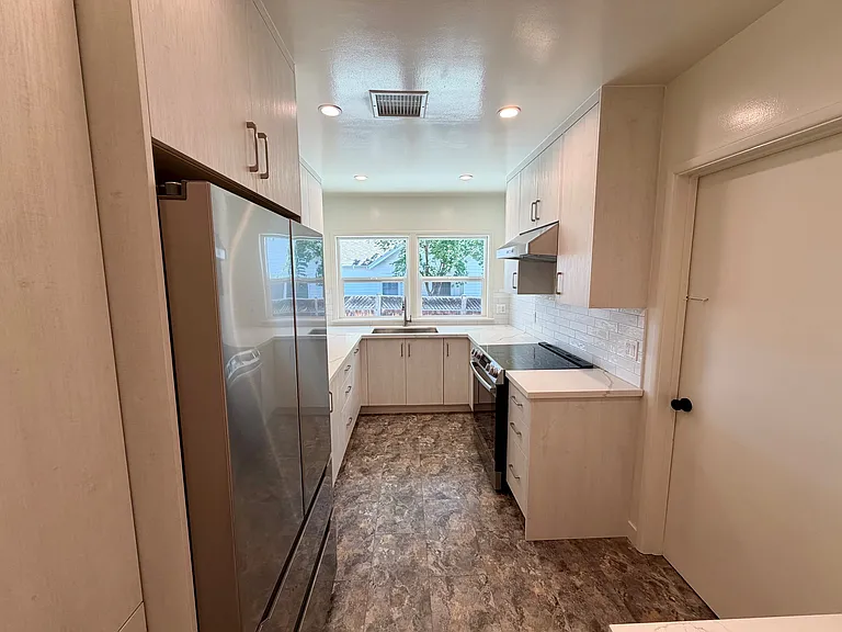 131-133 Poinsettia Ave #131 — Photo 4