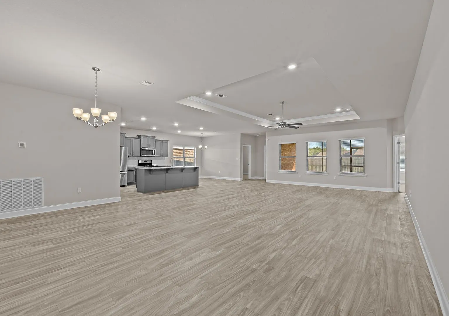 4 Bedroom In Long Beach — Photo 3