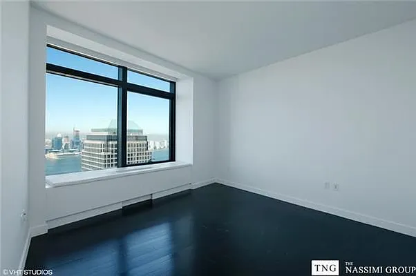 Sold by TNG Nassimi Realty | media 4