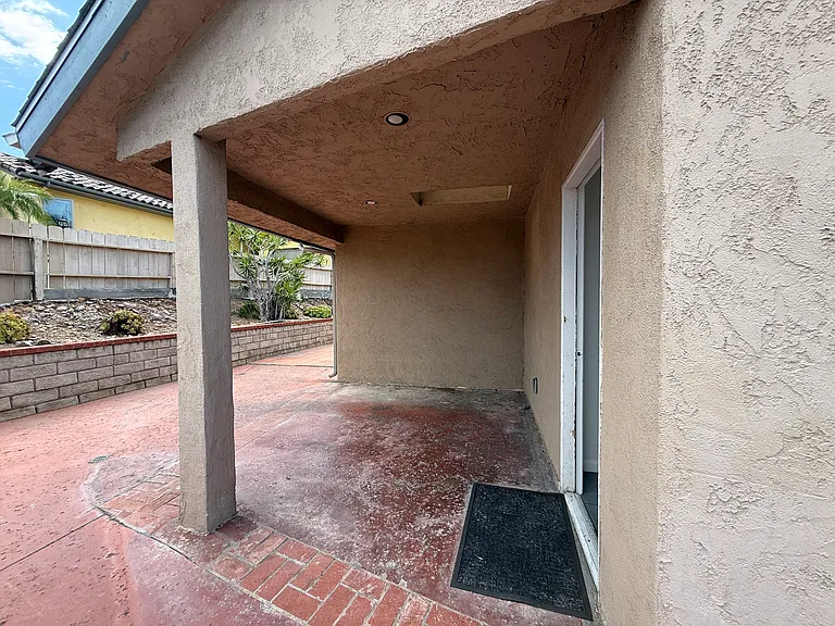 4933 Maiden Ln — Photo 3