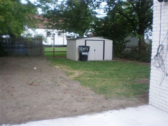 19119 moross backyard