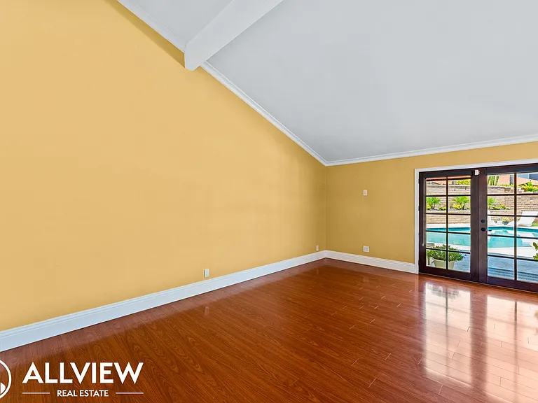 24911 Luton St — Photo 32