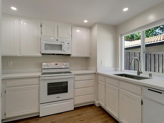 2nd image of 3169 Payne Ave APT 52