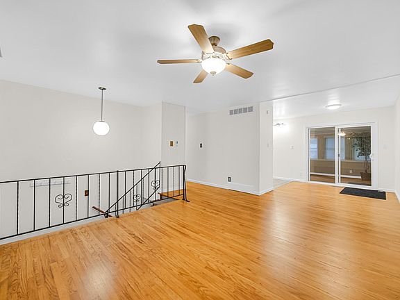 2nd image of 2321 Greenwood Ave