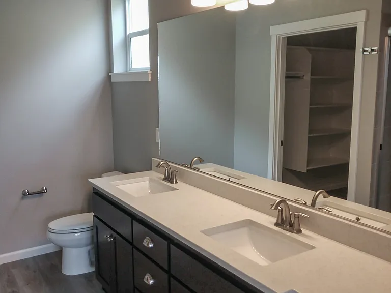 579 SE Shire Ln — Photo 11