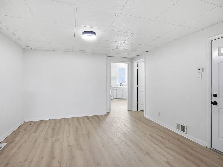141 Oneida St — Photo 26