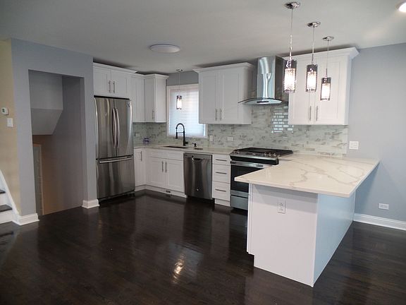3rd image of 15229 Blackstone Ave