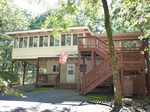 129 Stirrup Ln, Lords Valley, PA 18428