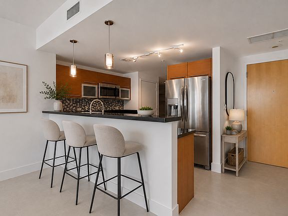 5th image of 244 Biscayne Blvd #39N