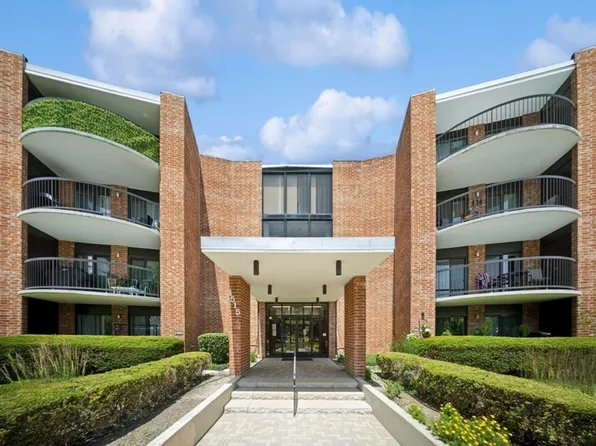 1515 E Central Rd Unit 420C, Arlington Heights, IL 60005