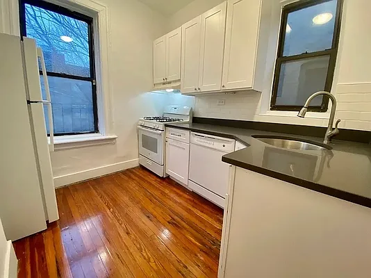 Rented by Dwell Residential Inc | media 5