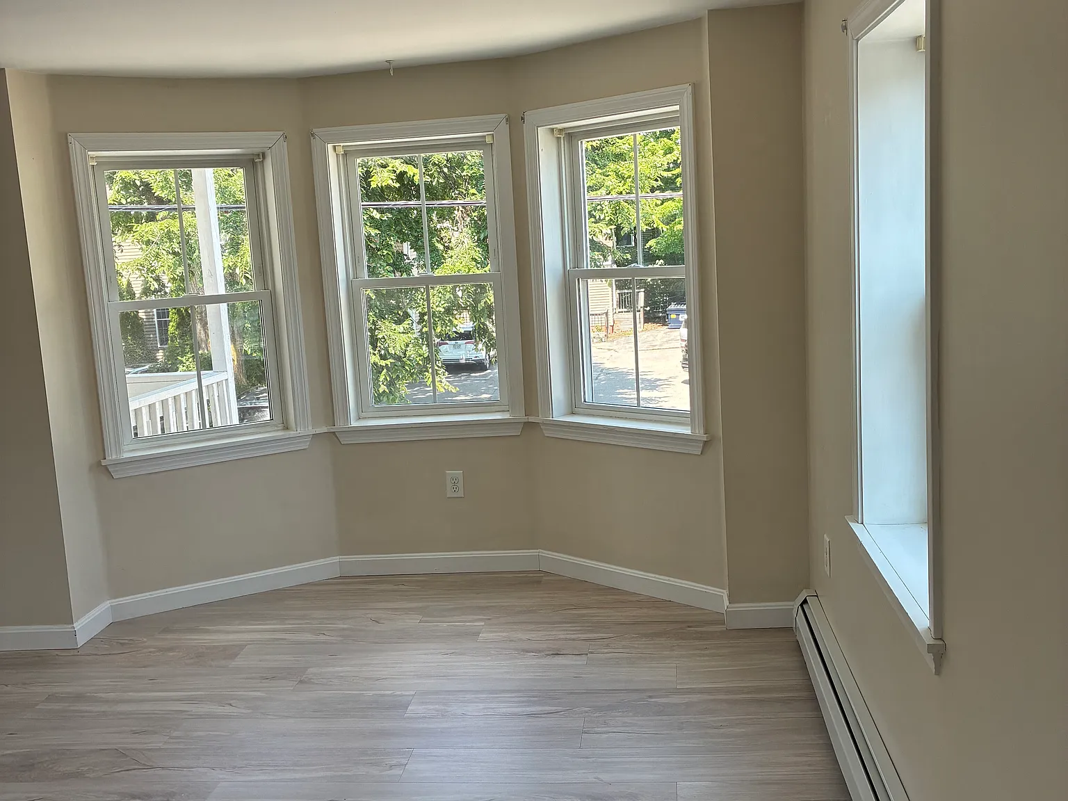 2 bed, 1.5 bath, 1046 sqft, $1,900 — Photo 4