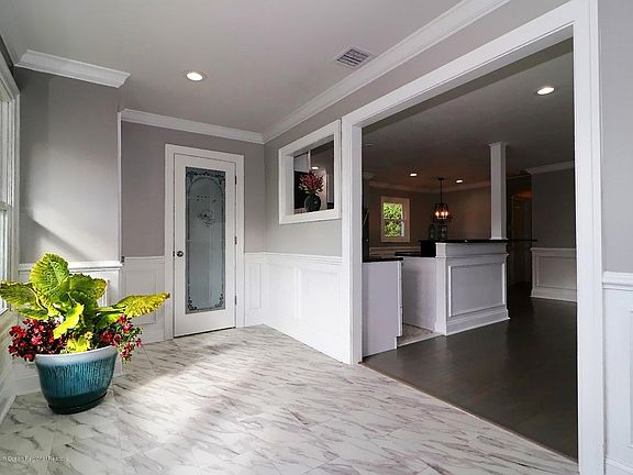 4th image of 31 Mount Logan Ln