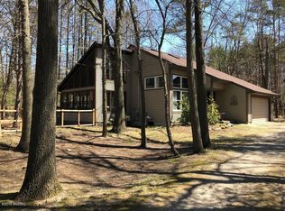 3283 Lorrimar Ln, Saugatuck, MI 49453