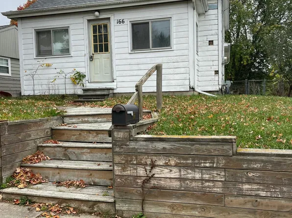 166 McMillan St, Grand Ledge, MI 48837
